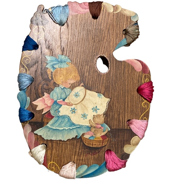 Vintage Wooden Art Pallet Embroidery Thread organizer w/ Girl & Kitten Transfer - Picture 1 of 2
